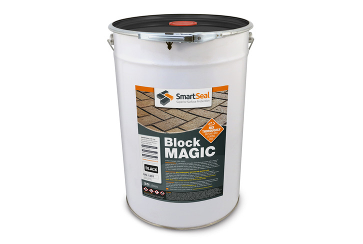 'BLOCK MAGIC'  Sealer BLACK (sample 5 & 25 L) Re-colour Old Block Paving -  ALWAYS- Apply 2nd coat of CLEAR Sealer